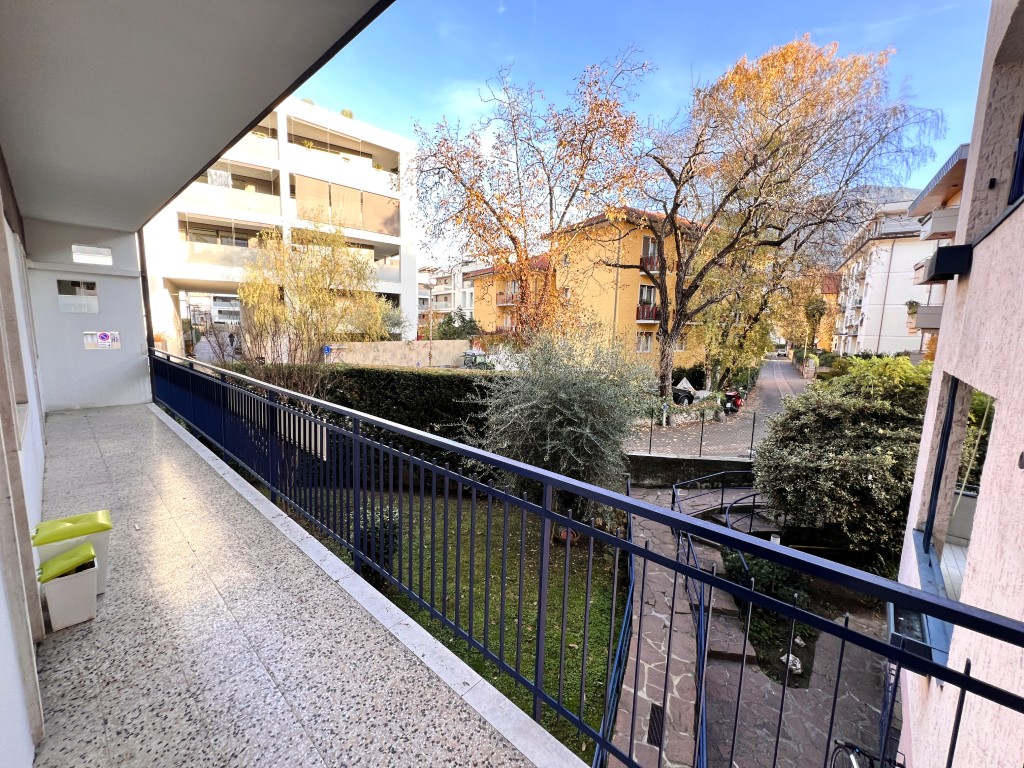 Luminoso ed ampio trilocale in Via delle Fucine