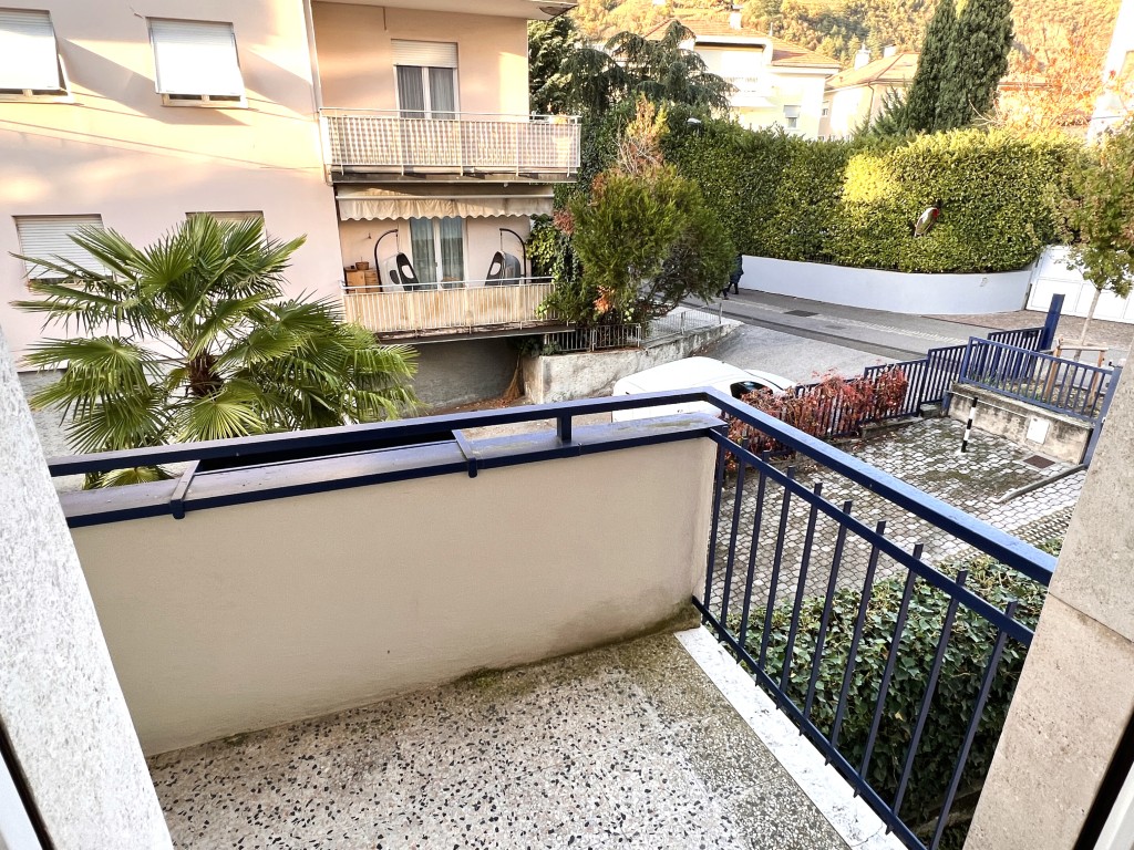 Luminoso ed ampio trilocale in Via delle Fucine