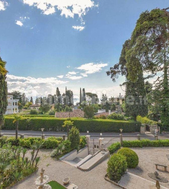 Porzione indipendente in Villa Liberty nel cuore di Gardone Riviera