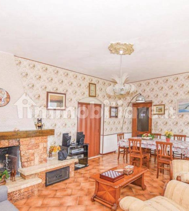 Porzione indipendente in Villa Liberty nel cuore di Gardone Riviera