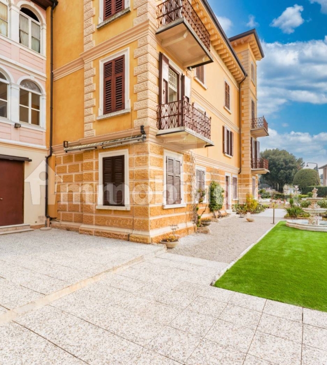 Porzione indipendente in Villa Liberty nel cuore di Gardone Riviera