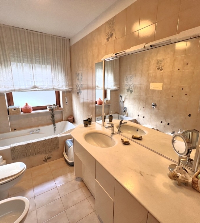 Ampio e Luminoso Quadrilocale con Terrazza Panoramica in Via Guncina – Bolzano Gries