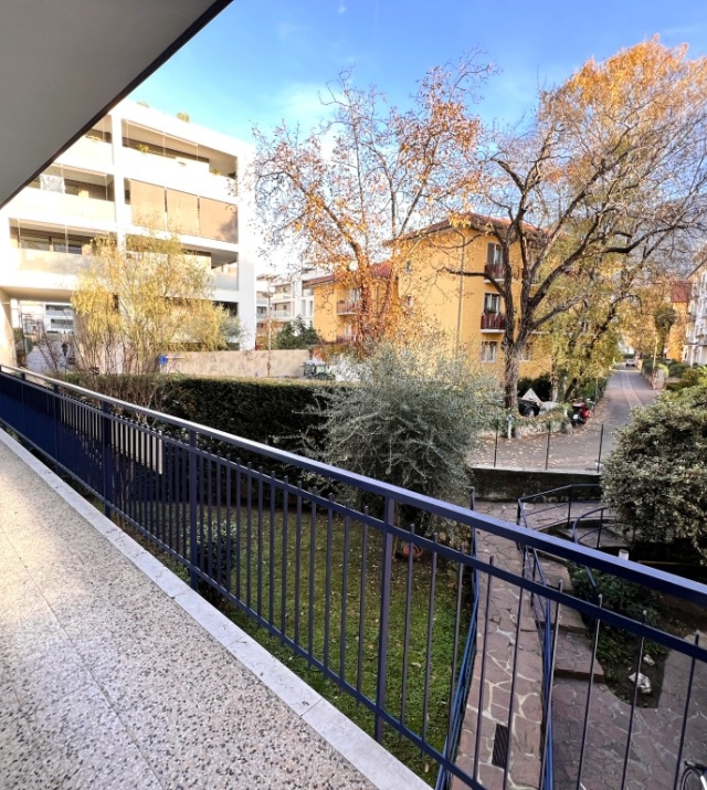 Luminoso ed ampio trilocale in Via delle Fucine