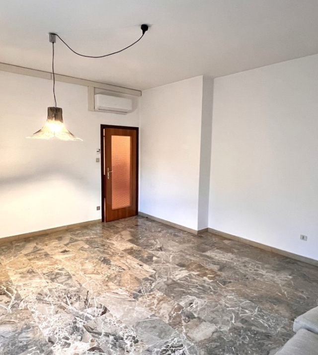 Luminoso ed ampio trilocale in Via delle Fucine