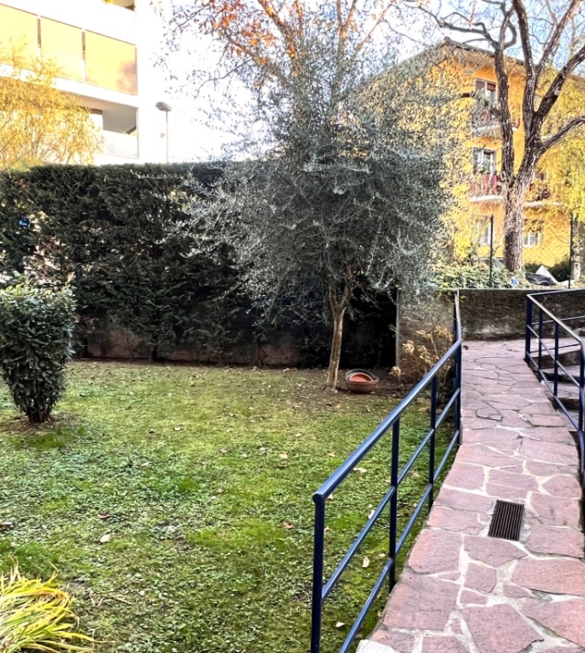 Luminoso ed ampio trilocale in Via delle Fucine