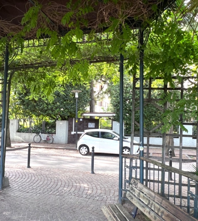 Bolzano Via Segantini – Affascinante appartamento con balcone vivibile esposto a ovest