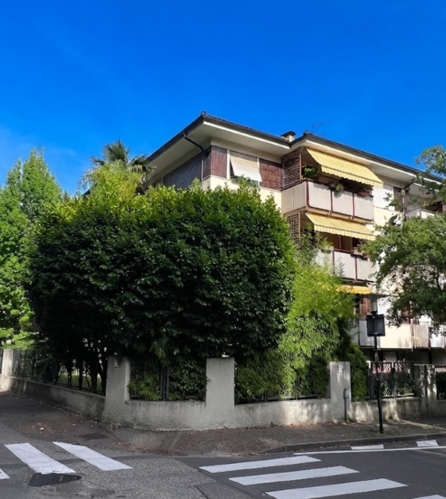 Bolzano Via Segantini – Affascinante appartamento con balcone vivibile esposto a ovest