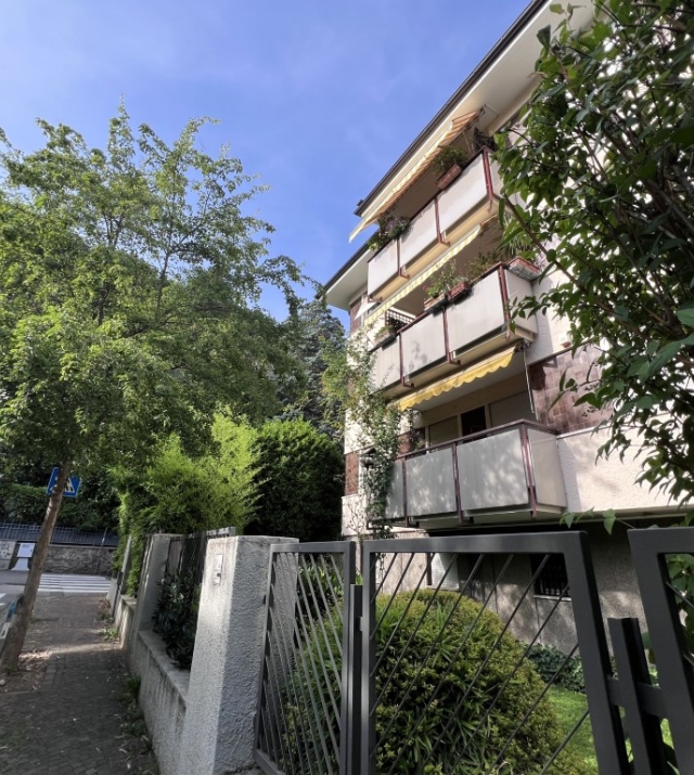 Bolzano Via Segantini – Affascinante appartamento con balcone vivibile esposto a ovest