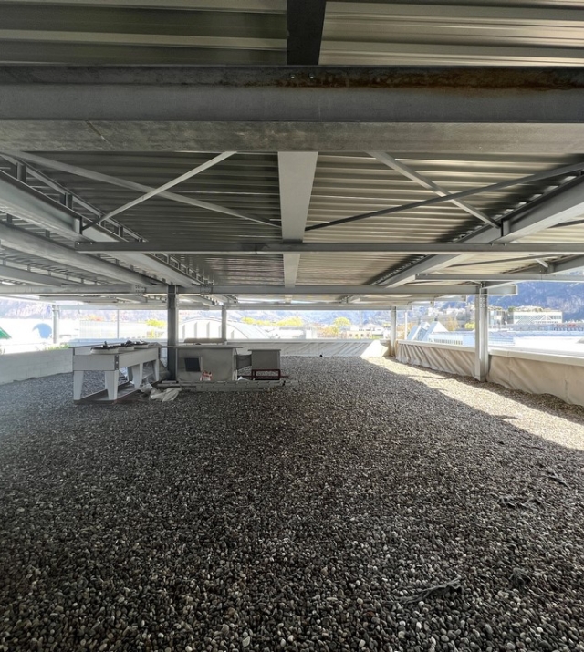 Capannone con piazzale ed uffici a Bolzano Sud