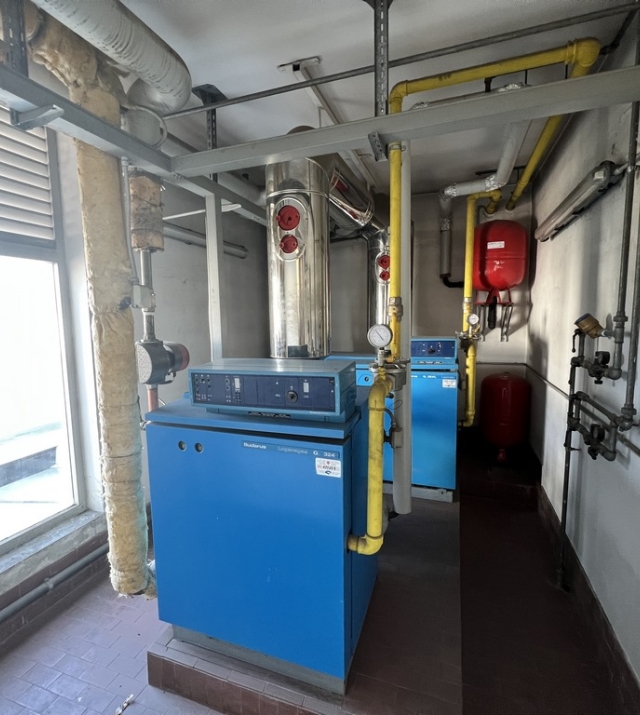 Capannone con piazzale ed uffici a Bolzano Sud