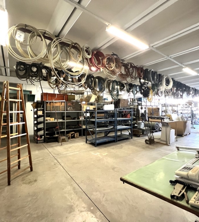 Capannone con piazzale ed uffici a Bolzano Sud