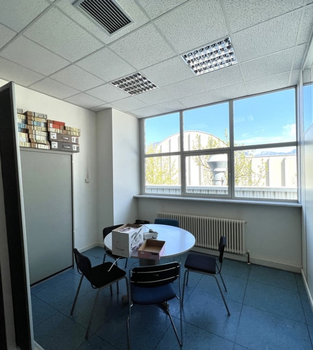 Capannone con piazzale ed uffici a Bolzano Sud