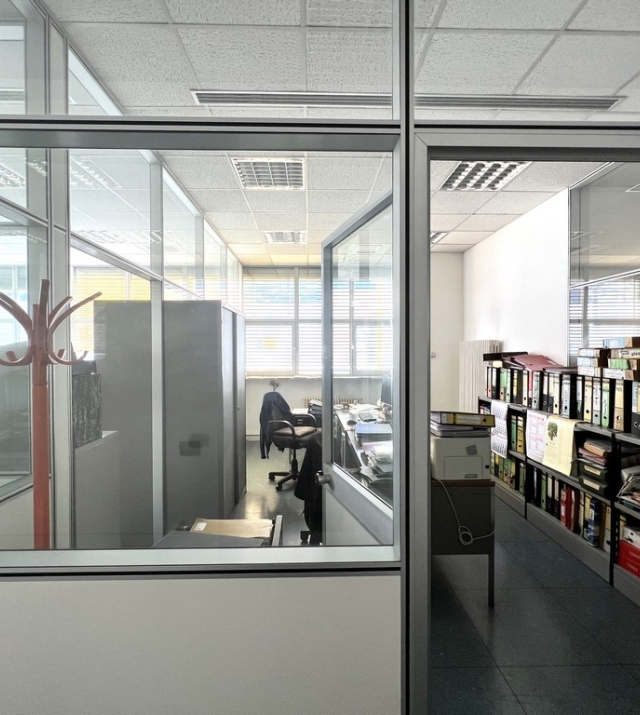 Capannone con piazzale ed uffici a Bolzano Sud