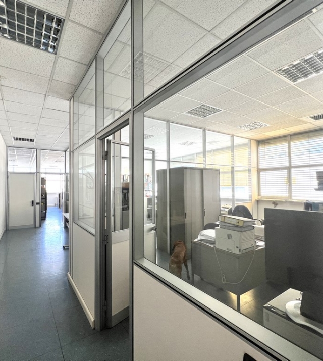 Capannone con piazzale ed uffici a Bolzano Sud