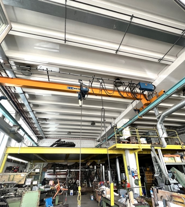 Capannone con piazzale ed uffici a Bolzano Sud