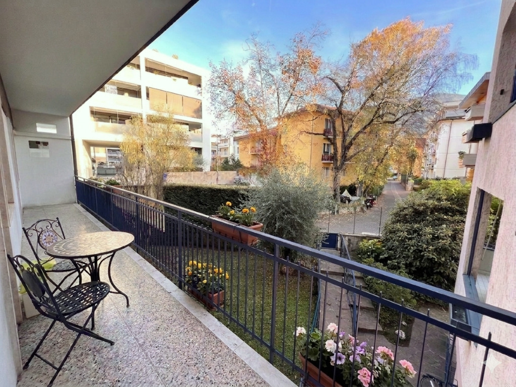 Luminoso ed ampio trilocale in Via delle Fucine